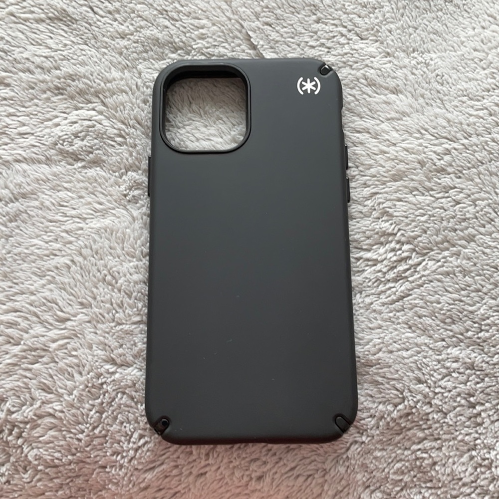 Speck iPhone 12/12 pro case